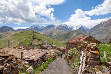 Kamunta köyü. Digoria Dağı. Kuzey Osetya. - Rusya. 18 Mayıs 2021