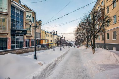 Tüccar Efremov Bulvarı, şehrin tarihi bölgesinde bir yaya caddesidir. Cheboksary 'de. Chuvash Cumhuriyeti. - Rusya. 15 Şubat 2021