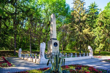 Lermontov 'un düellosunun yapıldığı yerdeki anıt. Pyatigorsk 'ta. Stavropol bölgesi. - Rusya. 20 Mayıs 2021