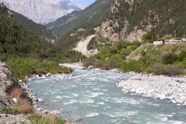 Buron köyünün yakınındaki Ardon nehri. Kuzey Osetya. - Rusya. 16 Mayıs 2021