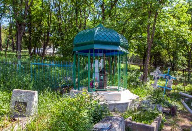 Pyatigorsk mezarlığına defnedildi. Pyatigorsk 'ta. Stavropol bölgesi. - Rusya. 21 Mayıs 2021