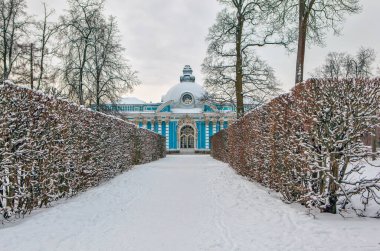 Grotto köşküne giden yol. Catherine Park. Tsarskoe Selo. Puşkin. St. Petersburg 'da. - Rusya. 21 Ocak 2021