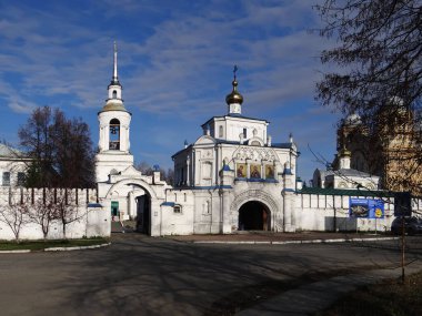 Simeon ve Anna 'nın Kapı Kilisesi. Aziz Niklas Manastırı. Verkhoturye. Sverdlovsk bölgesi. - Rusya. 11 Ekim 2012