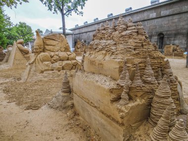 Peter ve Paul Kalesi 'nde kum heykelleri. St. Petersburg 'da. - Rusya. 2 Ağustos 2013