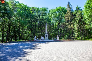 Lermontov 'un düellosunun yapıldığı yerdeki anıt. Pyatigorsk 'ta. Stavropol bölgesi. - Rusya. 20 Mayıs 2021