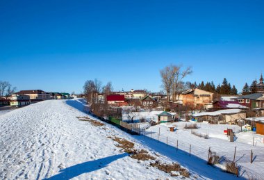 Yuryev-Polsky Kremlin 'in kalıntıları XII yüzyılda. Yuryev-Polsky. Vladimir bölgesi. - Rusya. 20 Mart 2021