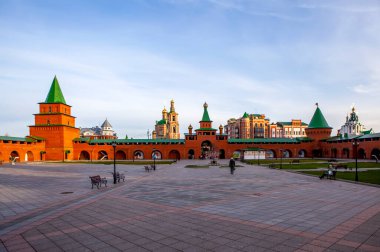 Çarevokokshai Kremlin 'in kulesi ve duvarları. Yoshkar-Ola. Mari El Republic. - Rusya. 27 Ekim 2020