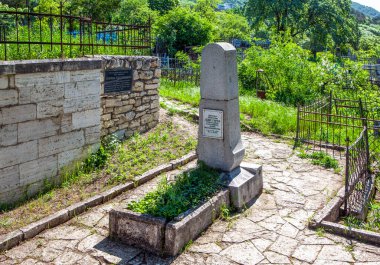 Shan-Gireev aile mezarlığı (Lermontov 'un yeğeni). Pyatigorsk mezarlığı. Pyatigorsk 'ta. Stavropol bölgesi. - Rusya. 21 Mayıs 2021