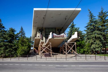 Mashuk Dağı 'na giden teleferiğin alt istasyonu. Pyatigorsk 'ta. Stavropol bölgesi. - Rusya. 20 Mayıs 2021