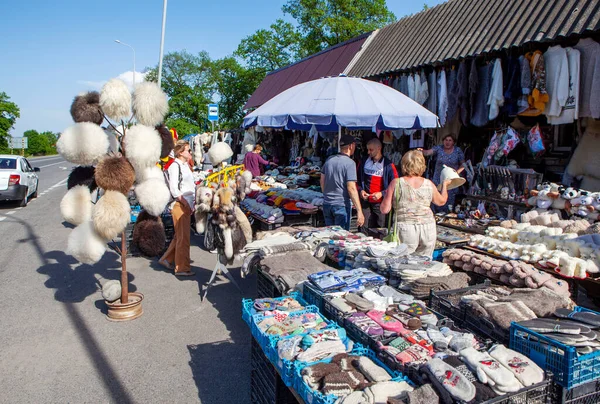 Handel Auf Dem Bekleidungsmarkt Straßenrand Das Dorf Dzuarikau Nordossetien Russland — Stockfoto
