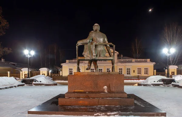 Monumento All Investigatore Privato Tchaikovsky Paesaggio Notturno Votkinsk Udmurtia Russia — Foto Stock