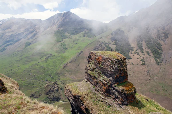 Roca Atípico Fondo Las Montañas Mountain Digoria Osetia Del Norte — Foto de Stock