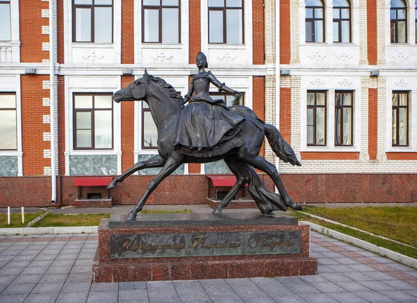 Monumento Emperatriz Isabel Petrovna Terraplén Brujas Yoshkar Ola Mari Republic — Foto de Stock