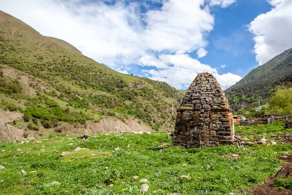 Beş Kule Mezar Eski Bir Mezarlık Faşist Köyü Irafsky Bölgesi — Stok fotoğraf