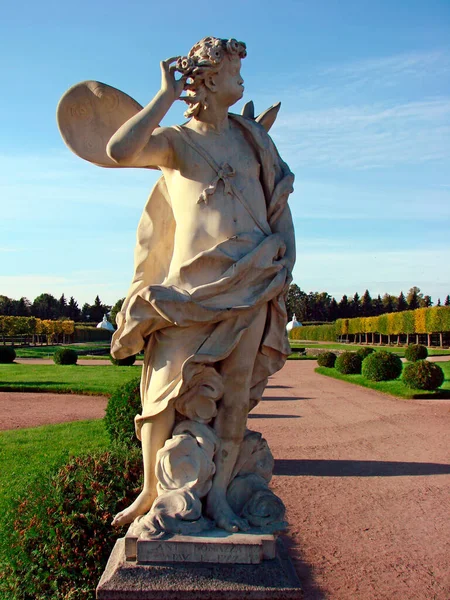 Staty Zephyr Övre Trädgården Det Peterhof Sankt Petersburg Ryssland September — Stockfoto