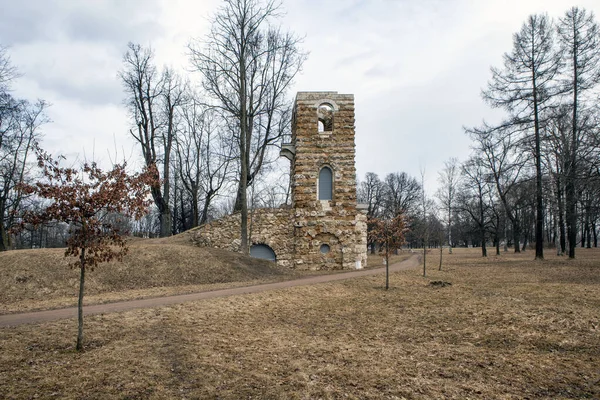 Ruine Tour Oryol Park Strelna Saint Pétersbourg Russie Avril 2021 — Photo