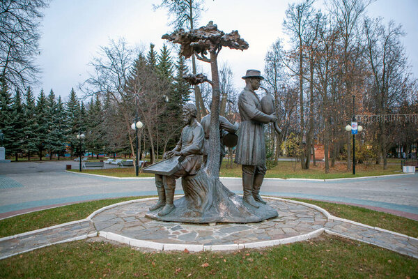 Скульптурная композиция "Древо жизни". Йошкар-Ола. Республика Марий Эл. Россия. Октябрь 27, 2020