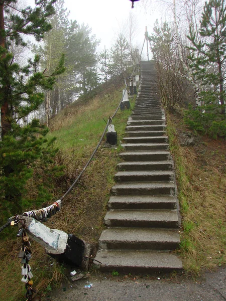 Βήματα Στην Κορυφή Του Βουνού Γκρέις Κούσβα Περιοχή Sverdlovsk Ρωσία — Φωτογραφία Αρχείου