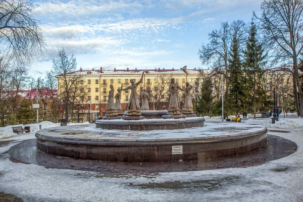 Hét Lány Szökőkút Ufa Bashkortostani Köztársaság Oroszország 2021 Március — Stock Fotó