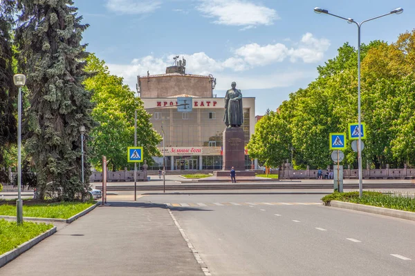 Monumento Kosta Levanovich Khetagurov Frente Teatro Dramático Osetia Vladikavkaz Osetia —  Fotos de Stock