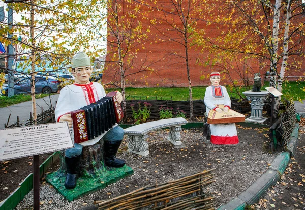 Skulpturer Musiker Nationella Kläder Mari Park Eller Museum Folk Tale — Stockfoto