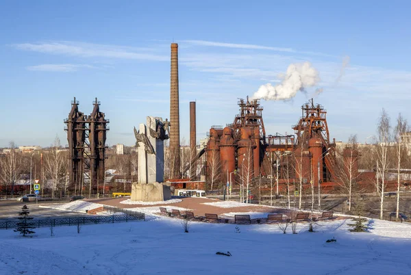 Eski Demidov Nizhny Tagil Metalurji Fabrikasının Arka Planına Karşı Metalürji — Stok fotoğraf