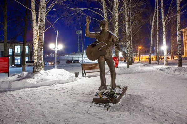 Monument Voor Vysotsky Nachtlandschap Votkinsk Udmurtia Rusland Februari 2021 — Stockfoto