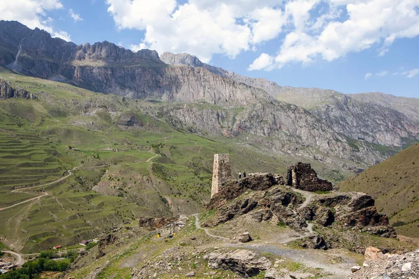 Kurt ve Tag Kuleleri. Kurtat Boğazı. Kuzey Osetya. - Rusya. 16 Mayıs 2021
