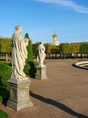 Üst bahçedeki heykeller. Peterhof. St. Petersburg 'da. - Rusya. 19 Eylül 2011