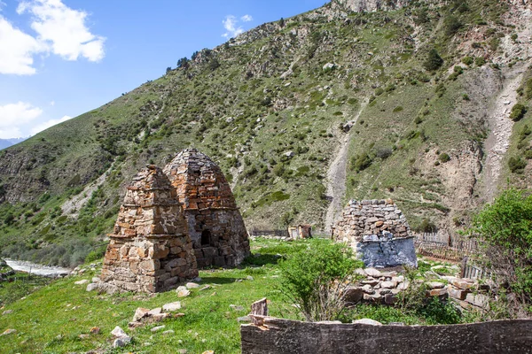 Beş Kule Mezar Eski Bir Mezarlık Faşist Köyü Irafsky Bölgesi — Stok fotoğraf