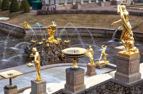 Sculptures Grande Cascade Petrodvorets Peterhof Saint Pétersbourg Russie Avril 2021 — Photo