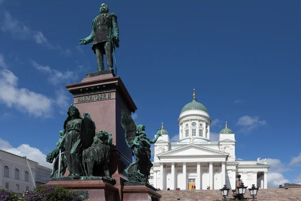 Finnland. Helsinki. Senatsplatz. Denkmal für Alexander II. — Stockfoto