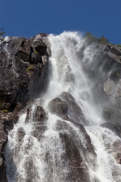 Waterval henganefossen. Lysefjord. Noorwegen. — Stockfoto