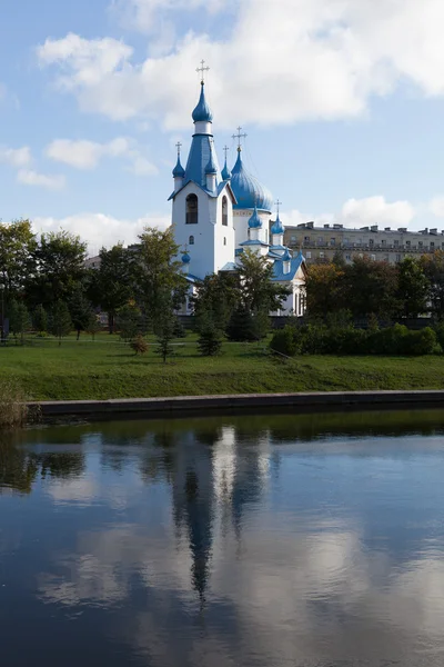 Igreja da Natividade no parque Pulkovo. São Petersburgo. Rússia . — Fotografia de Stock