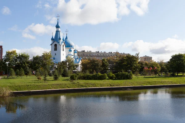 Igreja da Natividade no parque Pulkovo. São Petersburgo. Rússia . — Fotografia de Stock