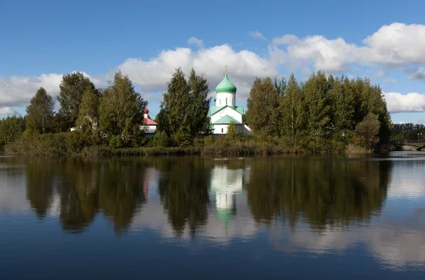 プルコヴォ空港公園内ラドネジの聖セルギーの教会。サンクトペテルブルク。ロシア. — ストック写真