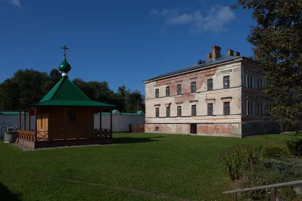 No território do Mosteiro de Staraya Ladoga Nikolsky. Staraya Ladoga. Rússia . — Fotografia de Stock