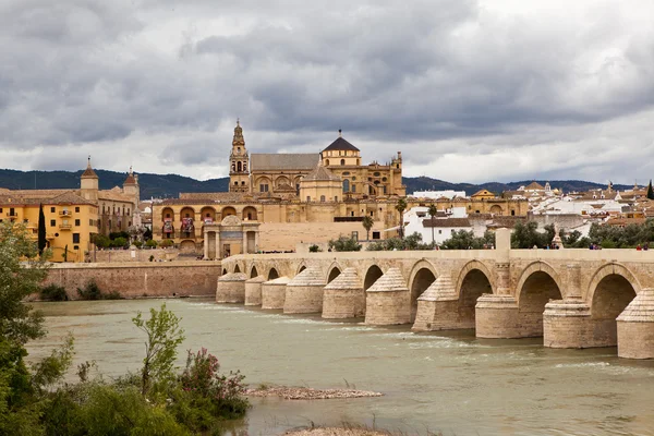 Roman Bridge (Puente romano de Córdoba). Cordova. Spain — стокове фото