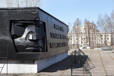 Büyük Vatanseverlik Savaşı düştü anıt metalürji. Nizhny Tagil. Rusya.