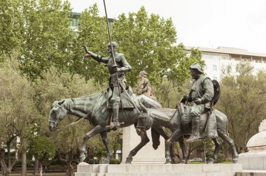 Cervantes'e anıt detayını. Don Kişot ve Sancho Panza