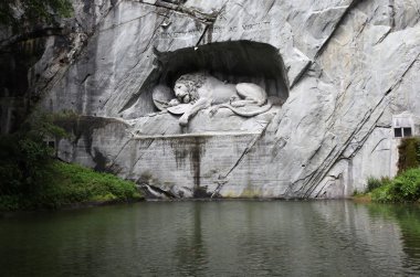 İsviçre. Lucerne. Heykel aslan.
