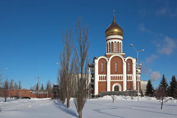 2002 2003 年に建てられた寺総主教アレクシイ 世によって 2000 年に設立 ロシア皇太子ドミトリー ドンスコイに捧げられた土地の救世主 — ストック写真