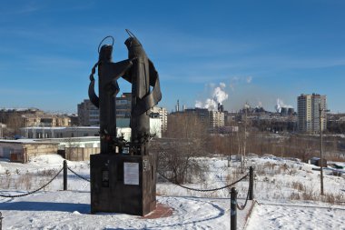 Sheehan gazebo ve heykel Rusya onuruna üstündeki Peter ve Murom Fevronia Azizler. 17 Şubat 2015. Nizhny Tagil, Sverdlovsk region, Rusya Federasyonu.