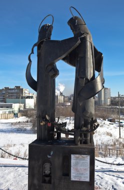 Sheehan gazebo ve heykel Rusya onuruna üstündeki Peter ve Murom Fevronia Azizler. 17 Şubat 2015. Nizhny Tagil, Sverdlovsk region, Rusya Federasyonu.
