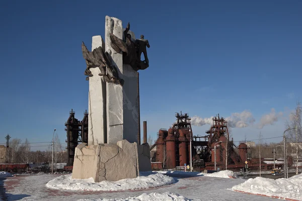NIZHNY TAGIL, RUSSIE - 17 FÉVRIER 2015 : Photo du musée de la métallurgie des monuments et des plantes . — Photo