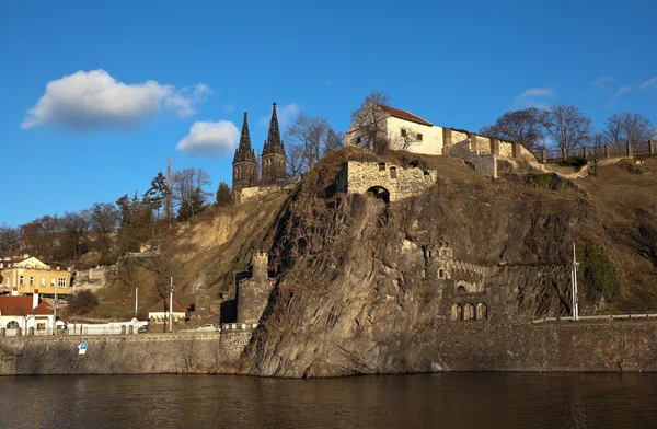 Vysehrad. Aziz Peter Katedrali ve Paul ve tünel görünümünü. Prag. Çek Cumhuriyeti — Stok fotoğraf