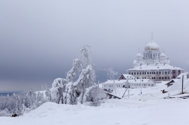 Beyaz dağ Kutsal haç katedral. Perm Bölgesi. Belogorskiy Manastırı.