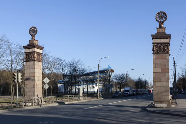 ST. PETERSBURG, RUSIA - 18 DE ABRIL DE 2015: Foto de torres triunfantes . —  Fotos de Stock