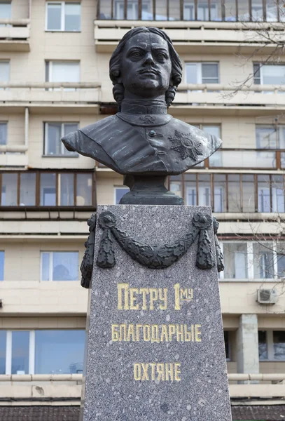 St. petersburg, russland - 23. april 2015: büste von peter i "dankbar ohtyane. — Stockfoto