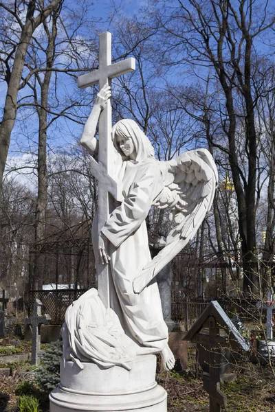 Angyal. Sírkövek a Smolensk temetőben. St. Petersburg. — Stock Fotó